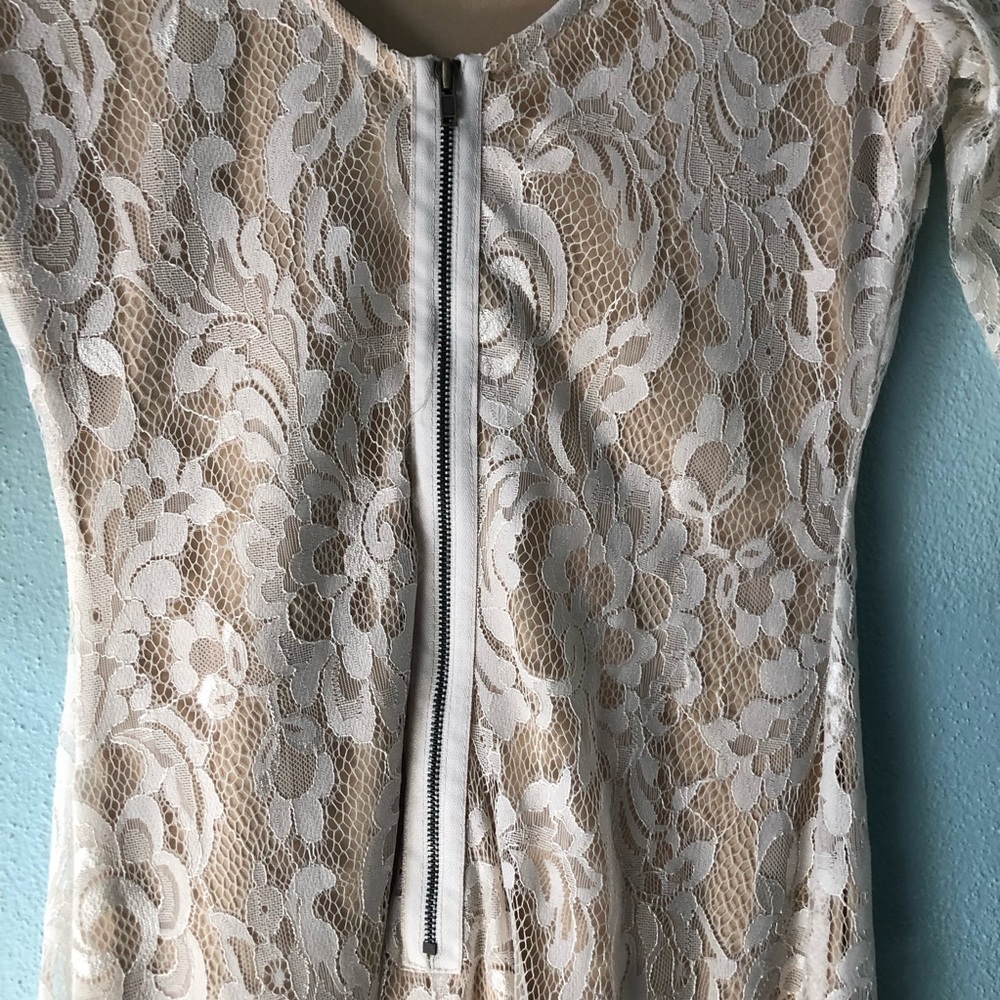 🌸 Boutique | White lace dress over nude underlay - Picture 6 of 6